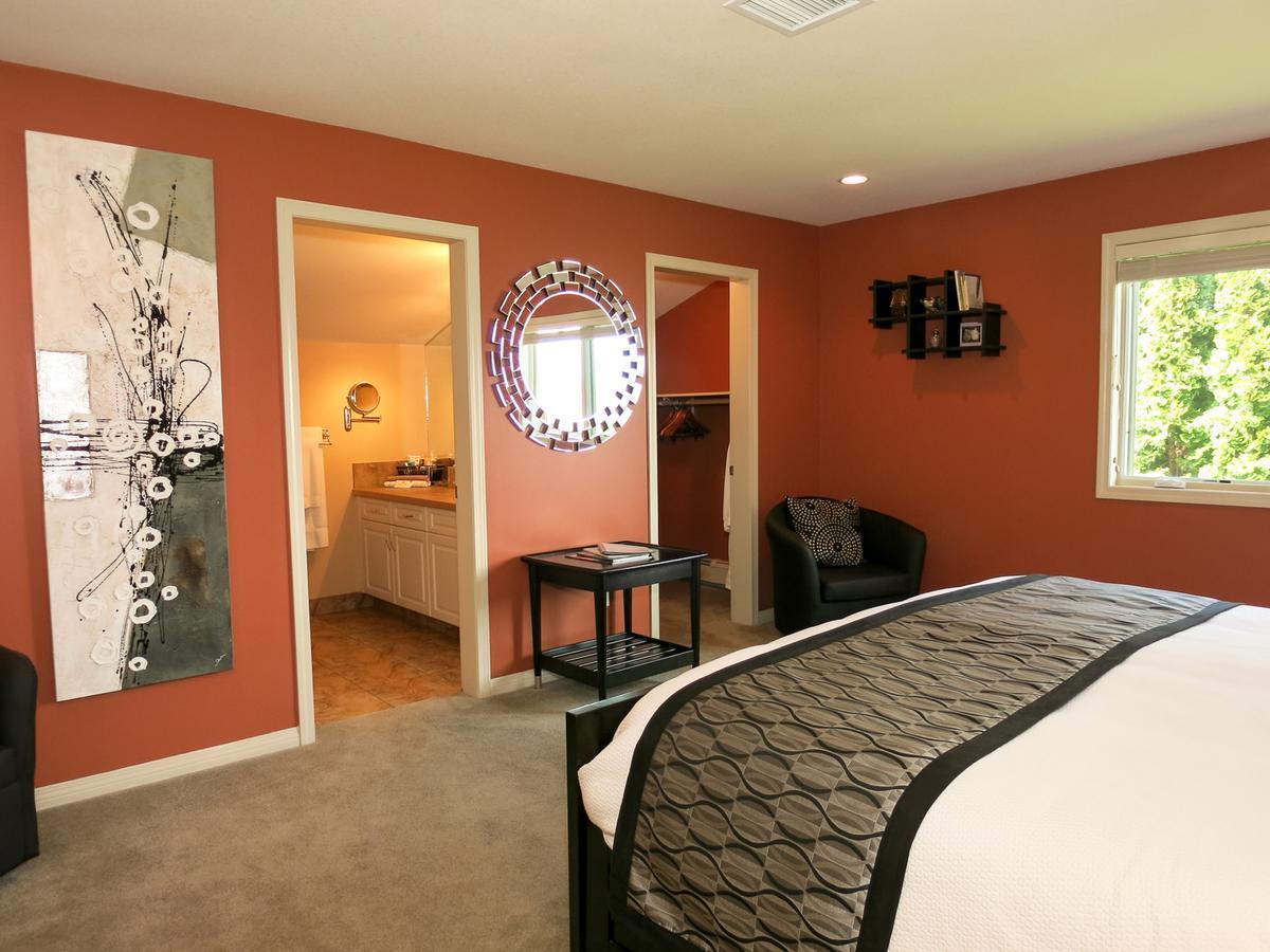 A View Of The Lake B & B West Kelowna エクステリア 写真